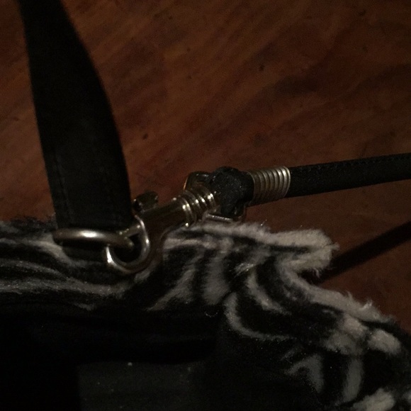 Esprit Zebra Purse with detachable shoulder strap - Picture 9 of 12